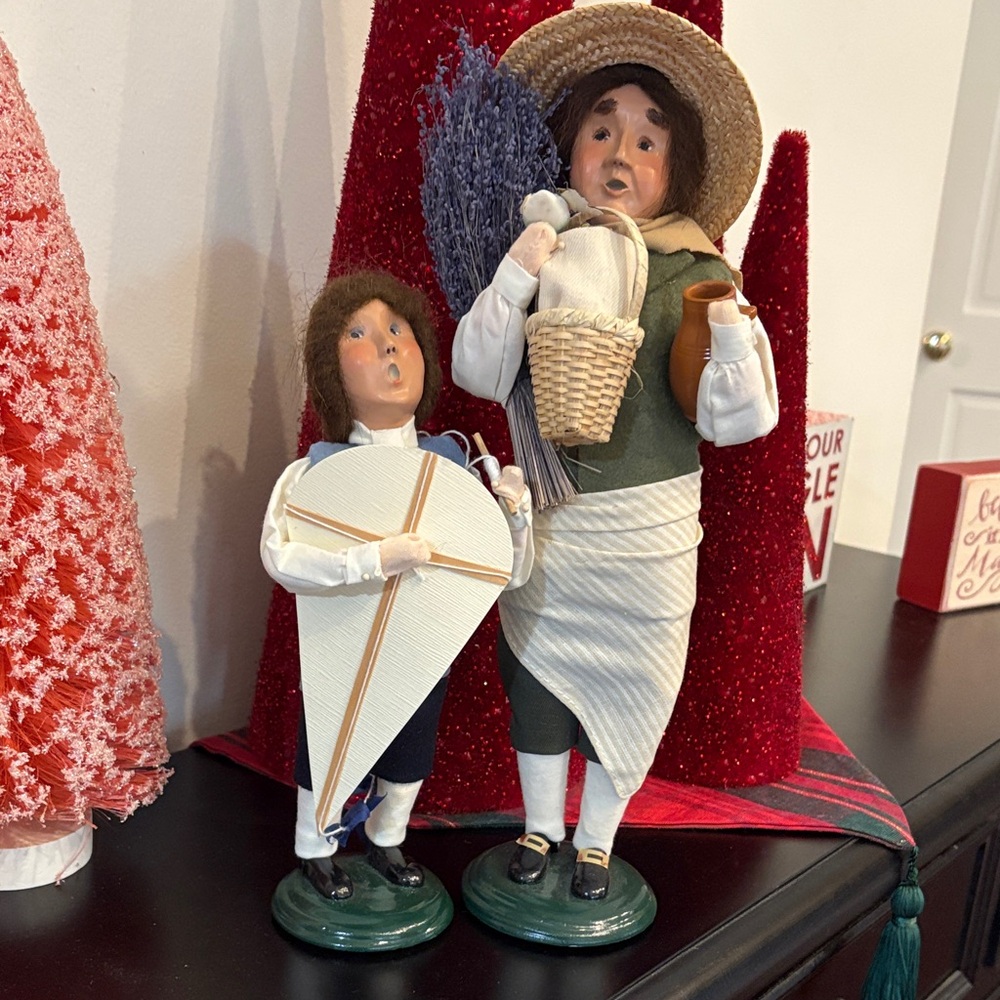 Colonial Williamsburg Caroler Dolls